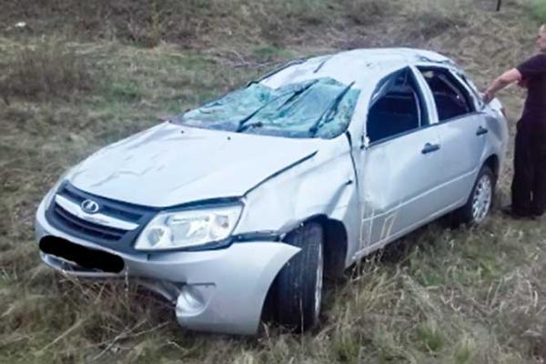 По пути в Ставрополь перевернулся автомобиль Lada Granta